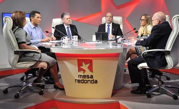 ministros cubanos en mesa redonda