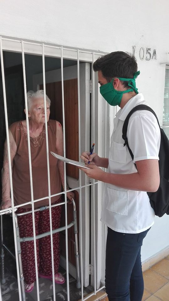 Un joven ejemplo en estos tiempos de Coronavirus 1 2 foto trabajo joven COVID 19