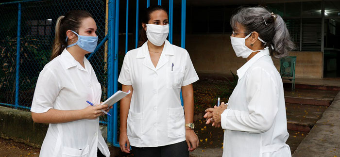 2 mujeres covid cabaiguan